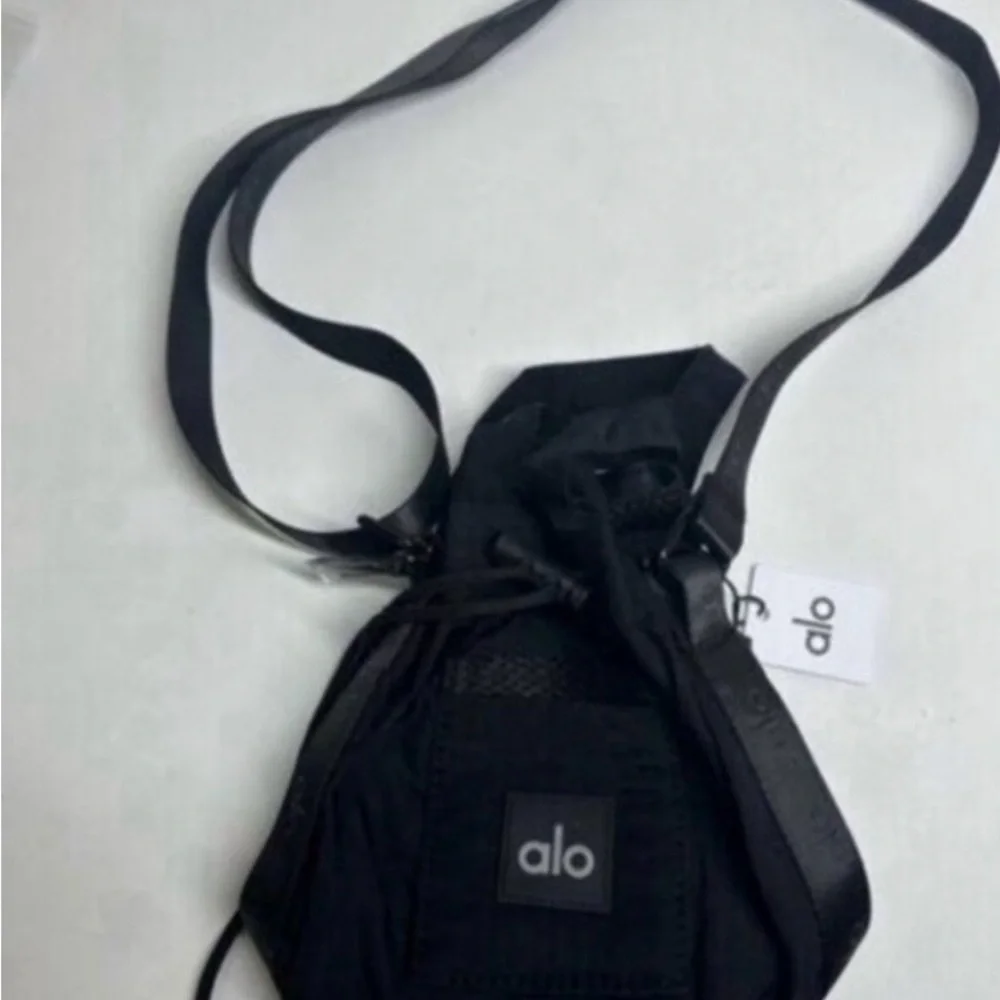ALO Yoga utility cross body bucket mesh bag - Picture 2 of 6